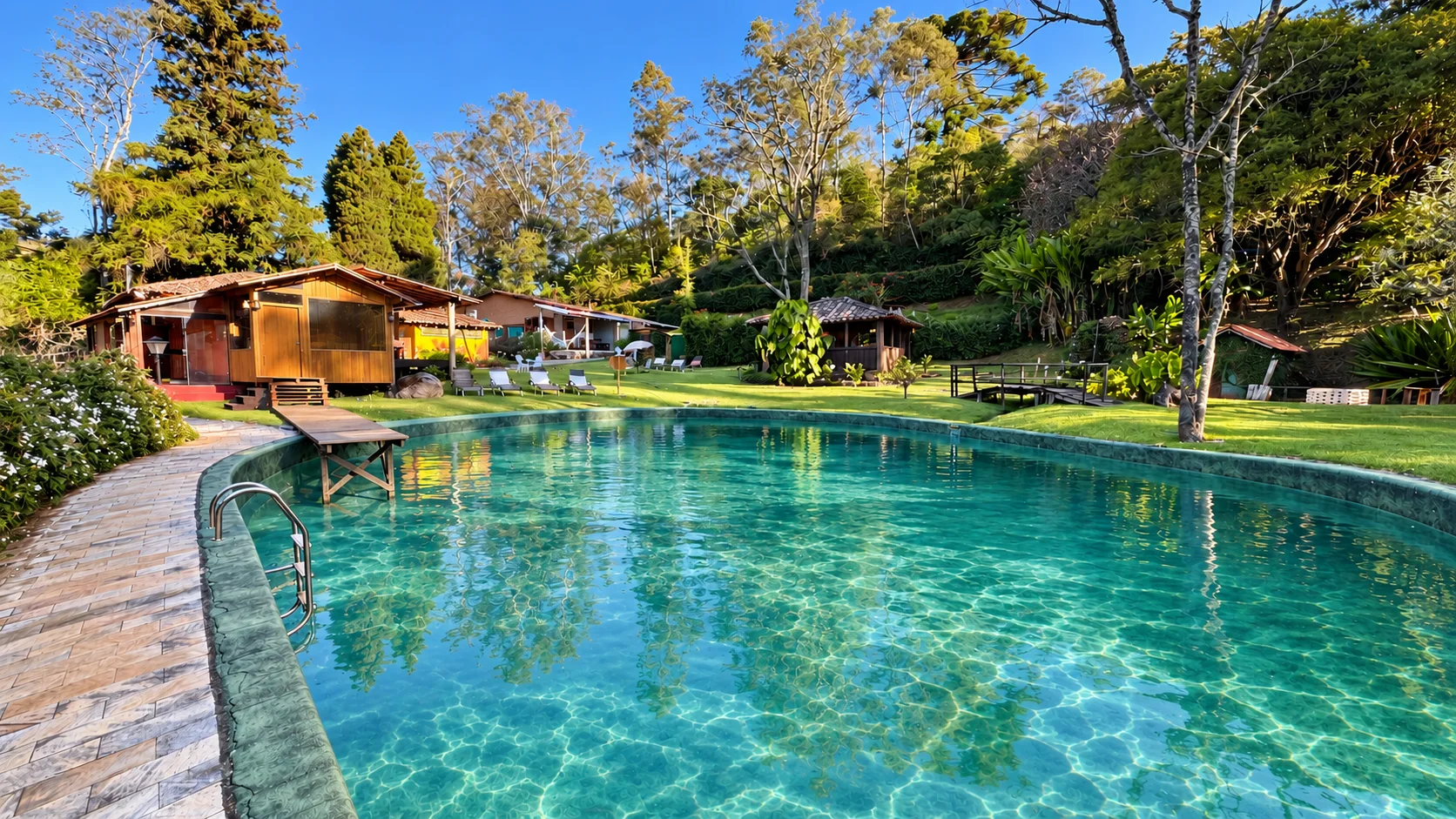 Piscina natural na Pousada Trem das Cores